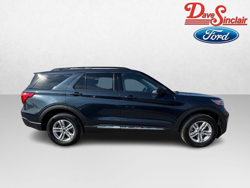 Ford Explorer Vehicle Full-screen Gallery Image 05