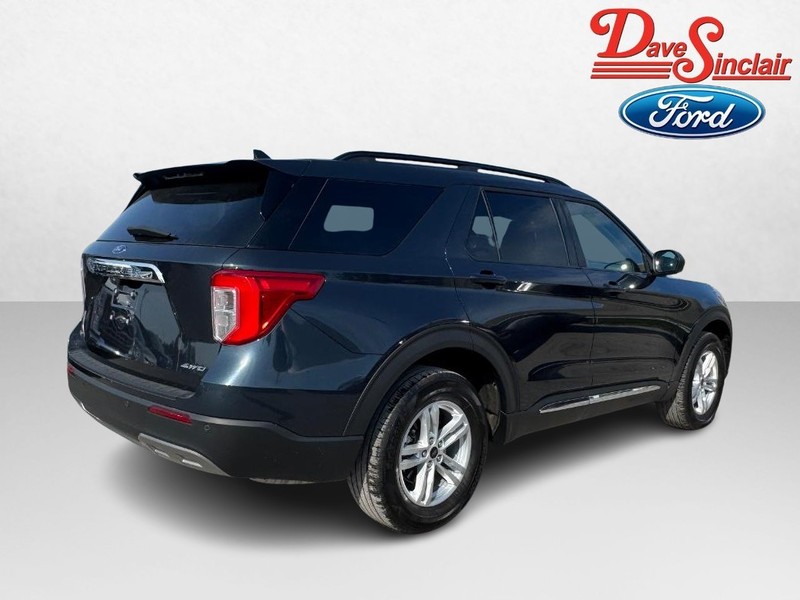 Ford Explorer Vehicle Full-screen Gallery Image 07