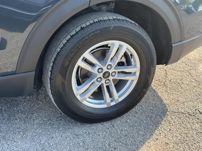Ford Explorer Vehicle Full-screen Gallery Image 11