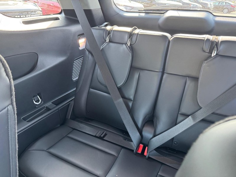 Ford Explorer Vehicle Full-screen Gallery Image 13