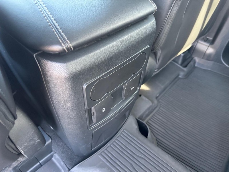 Ford Explorer Vehicle Full-screen Gallery Image 14