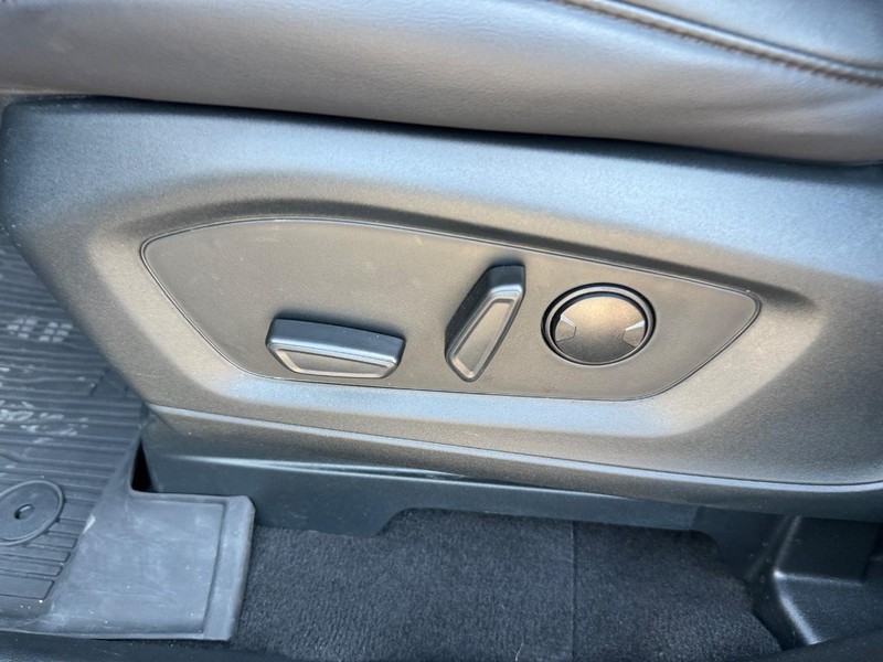 Ford Explorer Vehicle Full-screen Gallery Image 19
