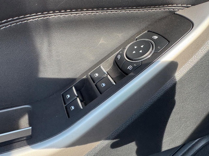 Ford Explorer Vehicle Full-screen Gallery Image 20