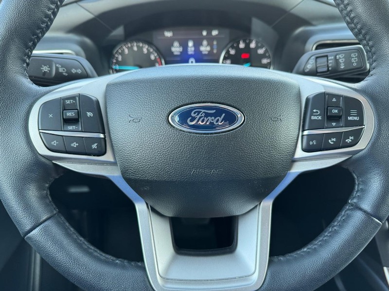 Ford Explorer Vehicle Full-screen Gallery Image 21