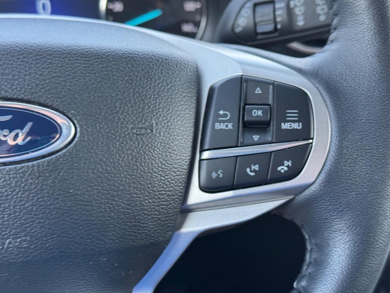 Ford Explorer Vehicle Full-screen Gallery Image 23