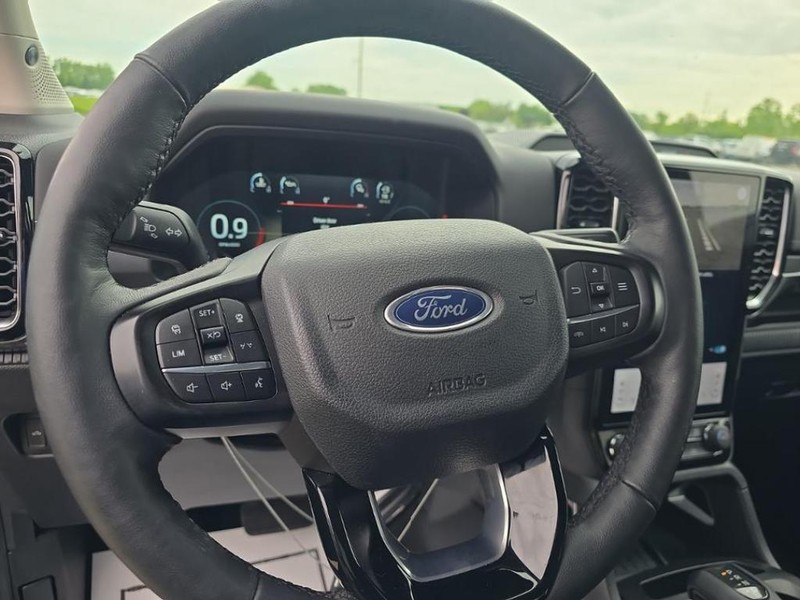 Ford Ranger Vehicle Full-screen Gallery Image 05