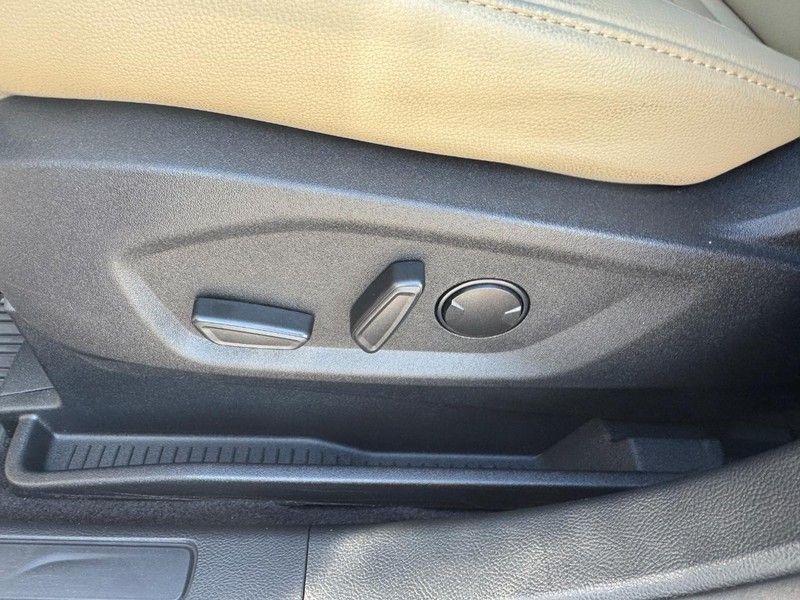 Ford Edge Vehicle Full-screen Gallery Image 17
