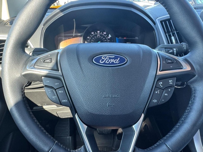 Ford Edge Vehicle Full-screen Gallery Image 19