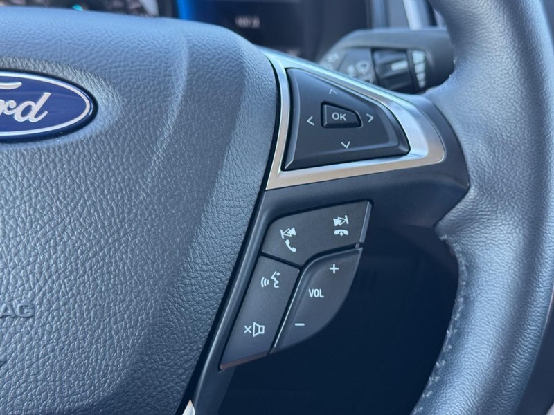 Ford Edge Vehicle Full-screen Gallery Image 21