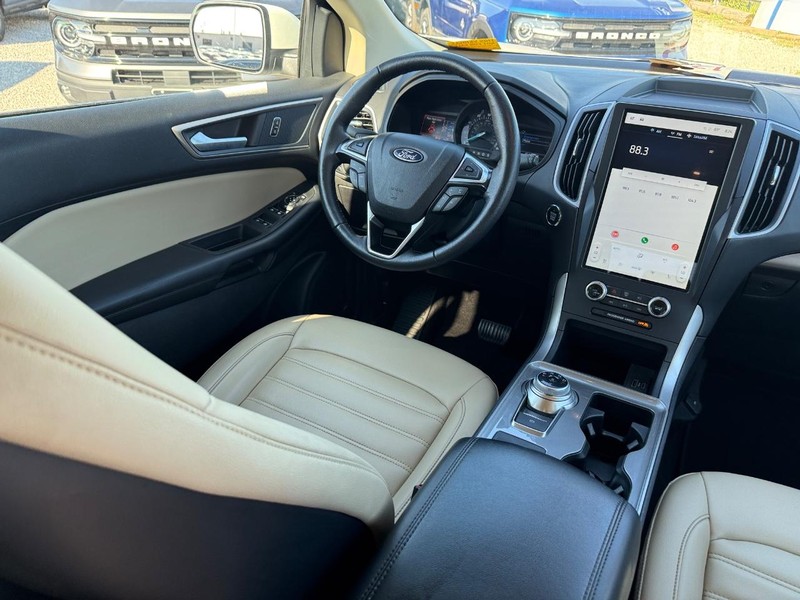 Ford Edge Vehicle Full-screen Gallery Image 14