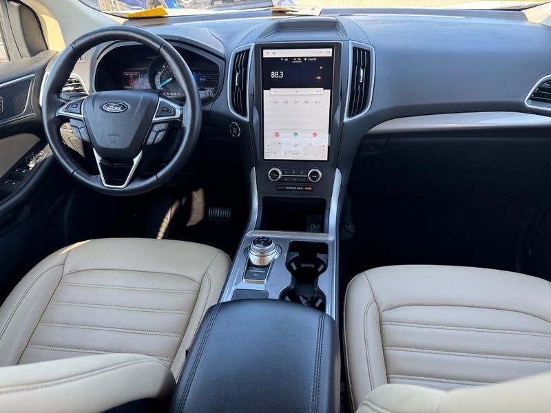 Ford Edge Vehicle Full-screen Gallery Image 15
