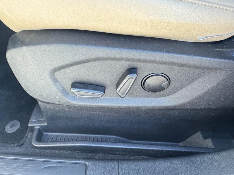 Ford Edge Vehicle Full-screen Gallery Image 17