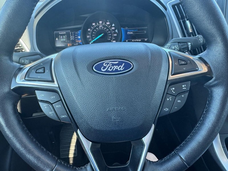 Ford Edge Vehicle Full-screen Gallery Image 19