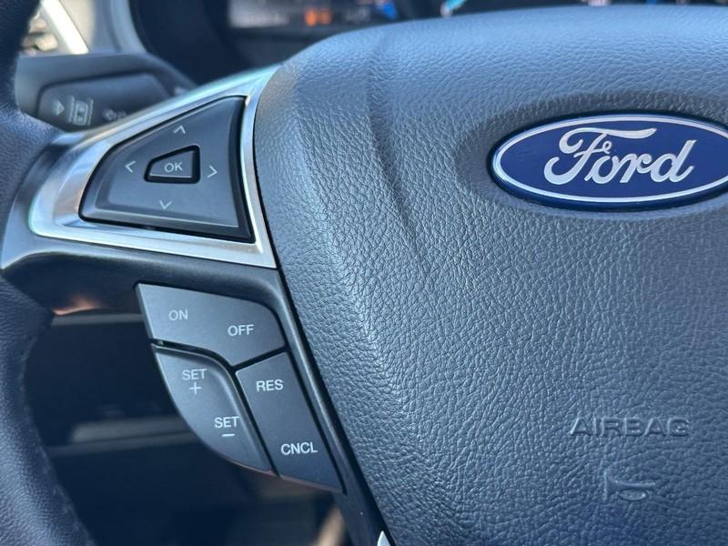 Ford Edge Vehicle Full-screen Gallery Image 20