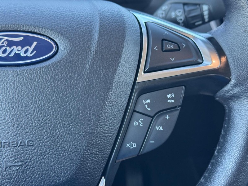 Ford Edge Vehicle Full-screen Gallery Image 21