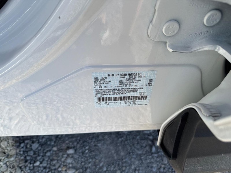 Ford Edge Vehicle Full-screen Gallery Image 25
