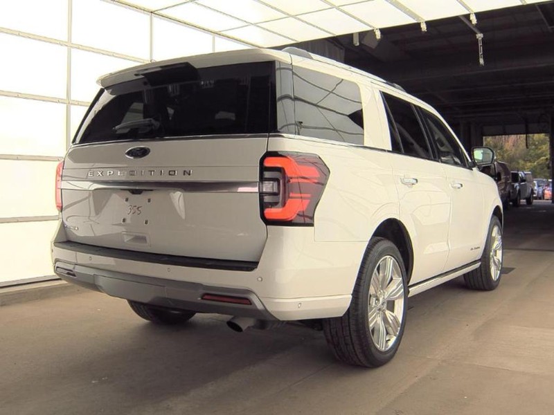 Ford Expedition Vehicle Full-screen Gallery Image 02