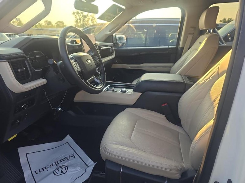 Ford Expedition Vehicle Full-screen Gallery Image 04
