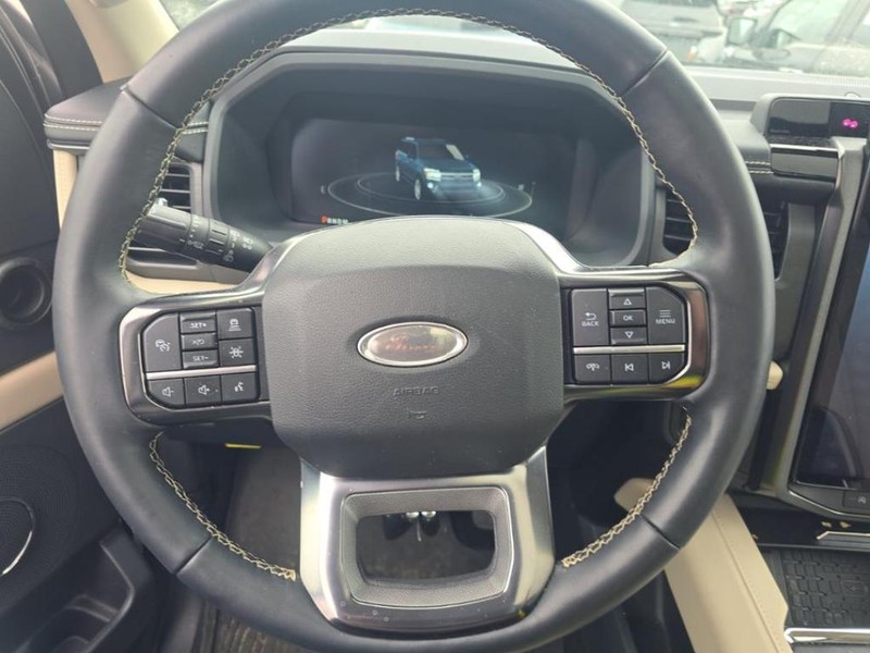 Ford Expedition Vehicle Full-screen Gallery Image 05