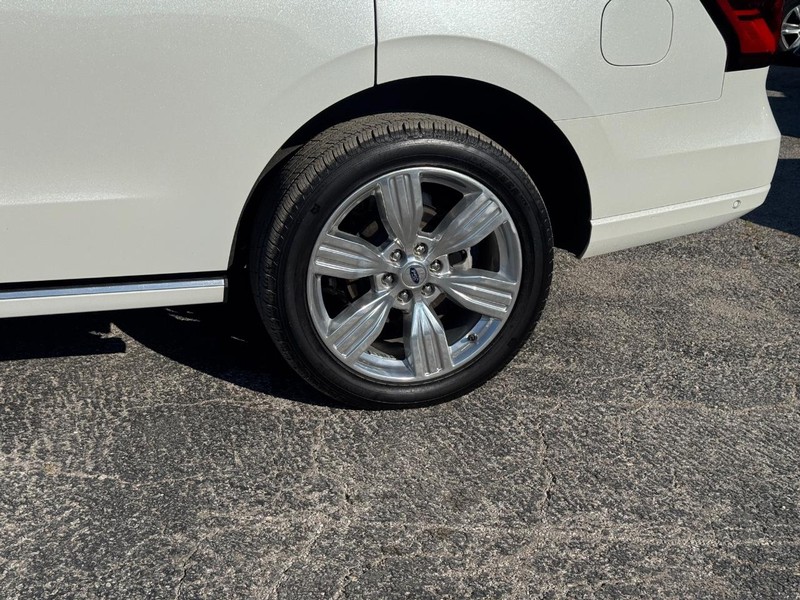 Ford Expedition Vehicle Full-screen Gallery Image 11