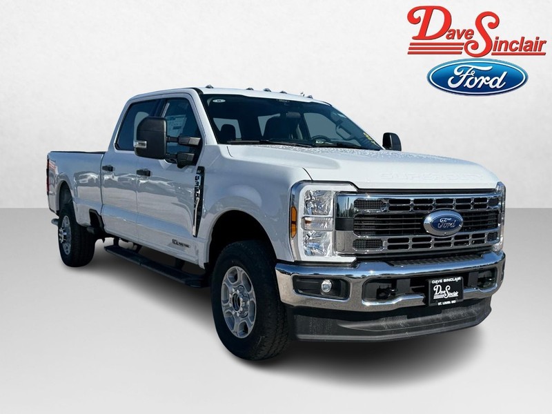 Ford Super Duty F-350 SRW Vehicle Full-screen Gallery Image 04