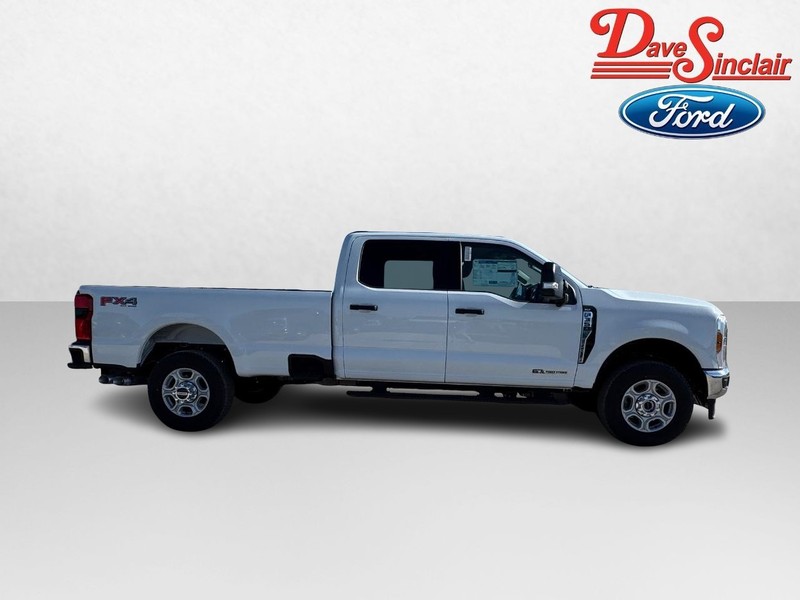 Ford Super Duty F-350 SRW Vehicle Full-screen Gallery Image 05