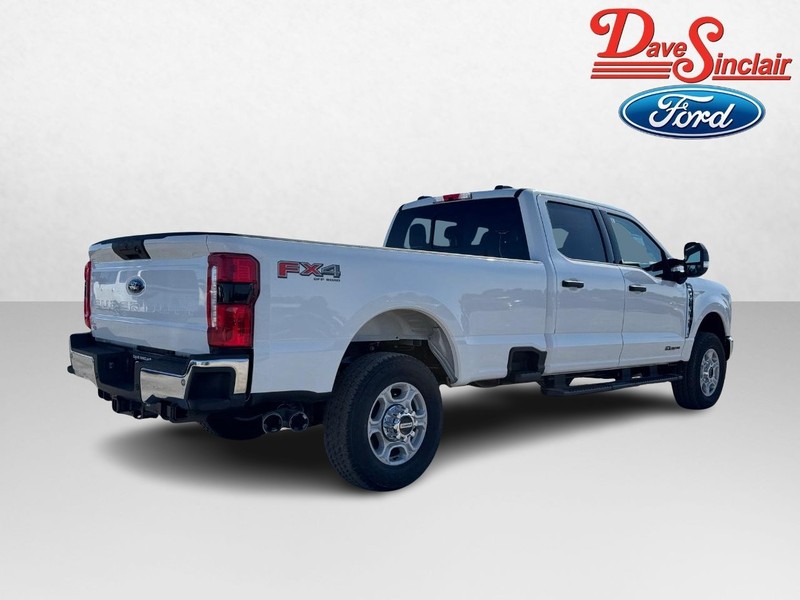 Ford Super Duty F-350 SRW Vehicle Full-screen Gallery Image 07