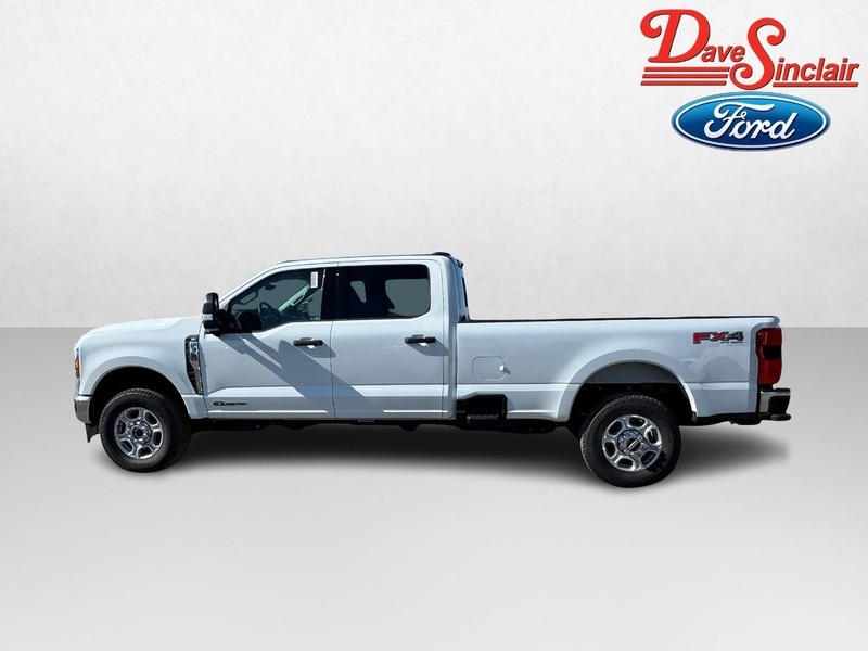 Ford Super Duty F-350 SRW Vehicle Full-screen Gallery Image 10
