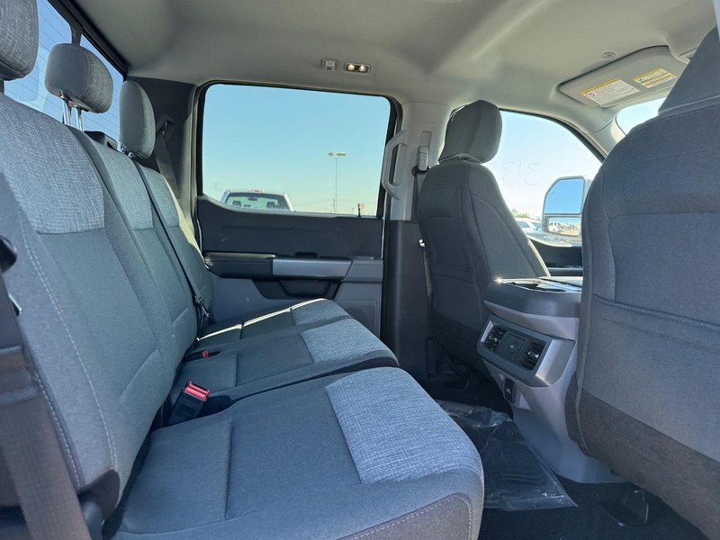 Ford Super Duty F-350 SRW Vehicle Full-screen Gallery Image 13