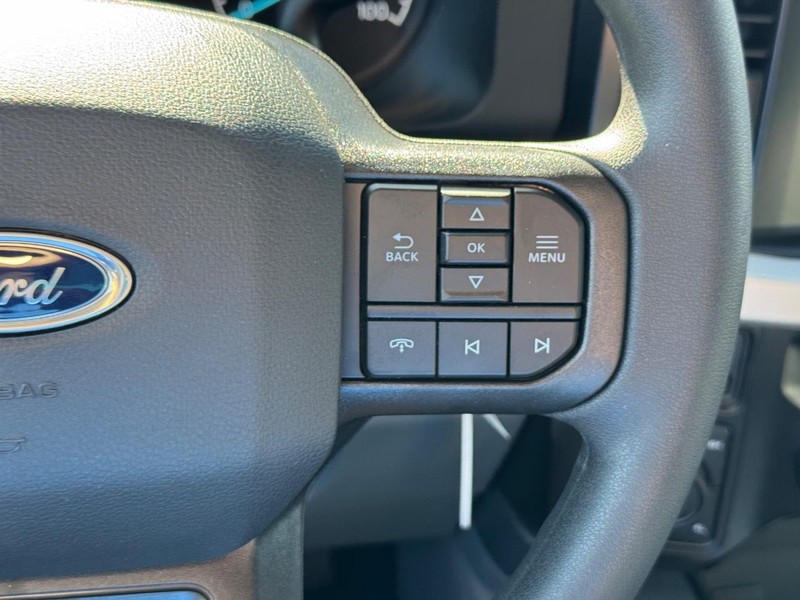 Ford Super Duty F-350 SRW Vehicle Full-screen Gallery Image 21