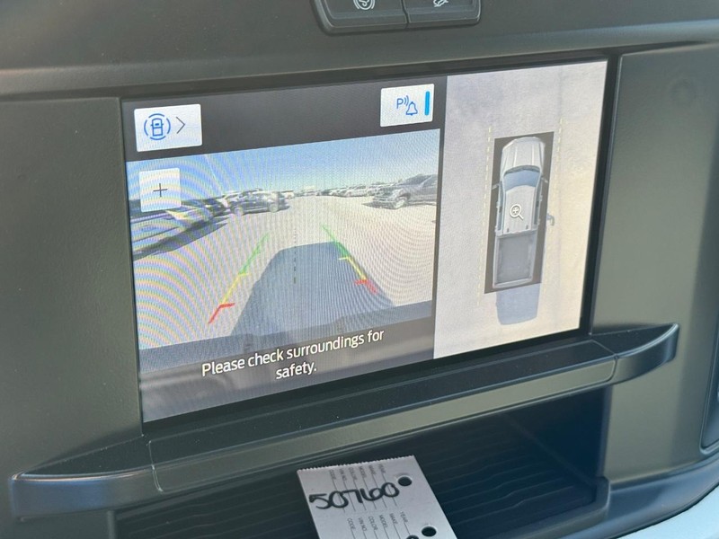 Ford Super Duty F-350 SRW Vehicle Full-screen Gallery Image 22
