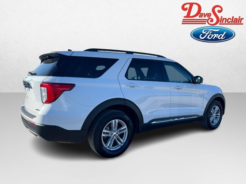 Ford Explorer Vehicle Full-screen Gallery Image 07