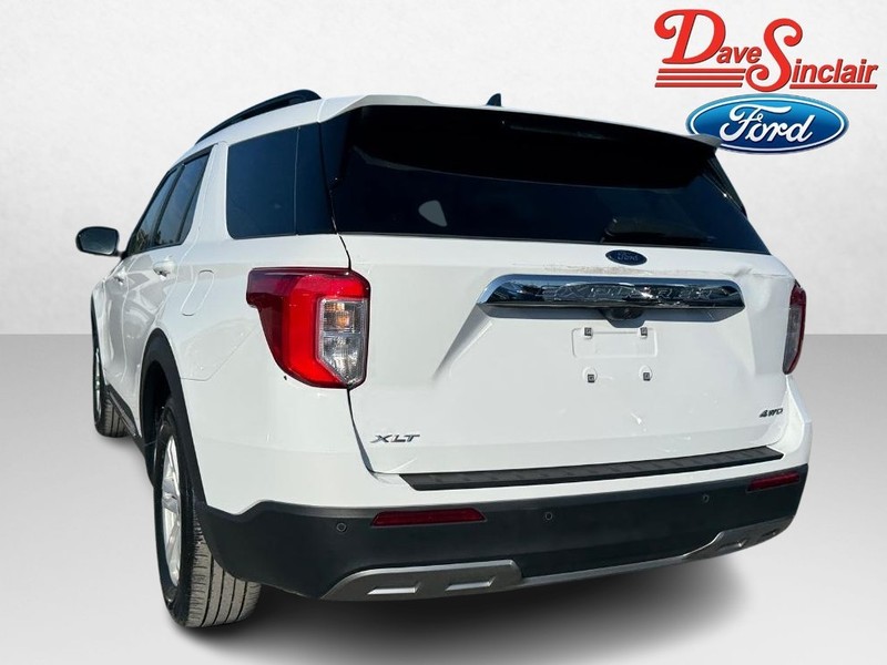 Ford Explorer Vehicle Full-screen Gallery Image 09