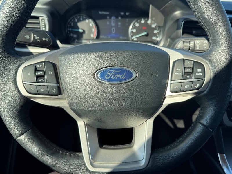 Ford Explorer Vehicle Full-screen Gallery Image 20