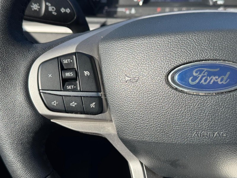 Ford Explorer Vehicle Full-screen Gallery Image 21