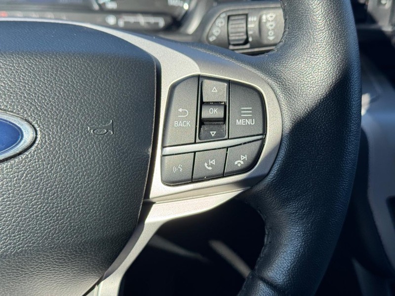 Ford Explorer Vehicle Full-screen Gallery Image 22