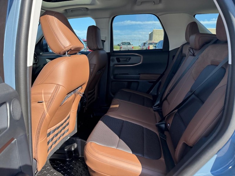Ford Bronco Sport Vehicle Full-screen Gallery Image 12