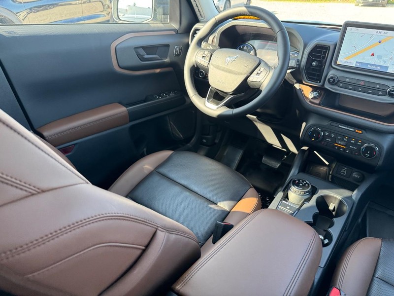 Ford Bronco Sport Vehicle Full-screen Gallery Image 15