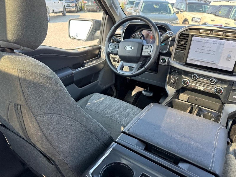 Ford F-150 Vehicle Full-screen Gallery Image 15