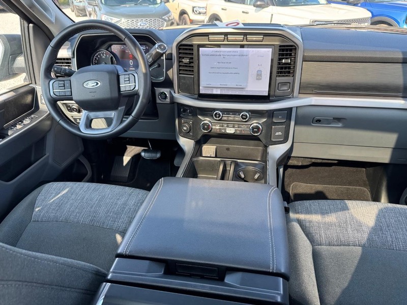 Ford F-150 Vehicle Full-screen Gallery Image 16