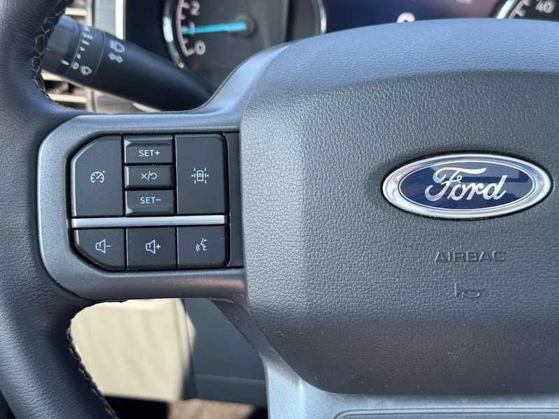 Ford F-150 Vehicle Full-screen Gallery Image 21