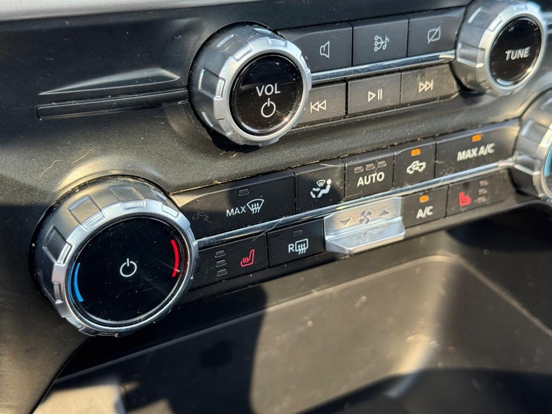 Ford F-150 Vehicle Full-screen Gallery Image 24