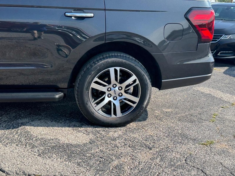 Ford Expedition Vehicle Full-screen Gallery Image 11