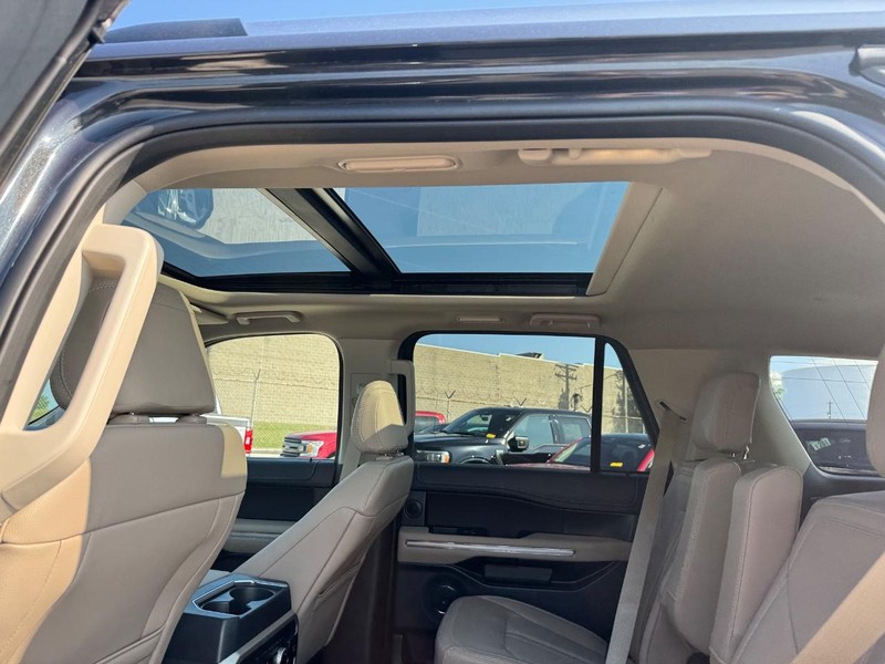 Ford Expedition Vehicle Full-screen Gallery Image 13