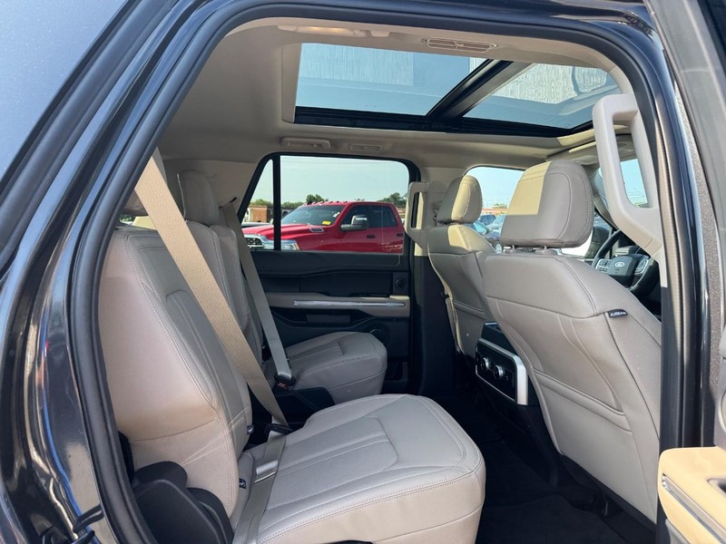 Ford Expedition Vehicle Full-screen Gallery Image 16