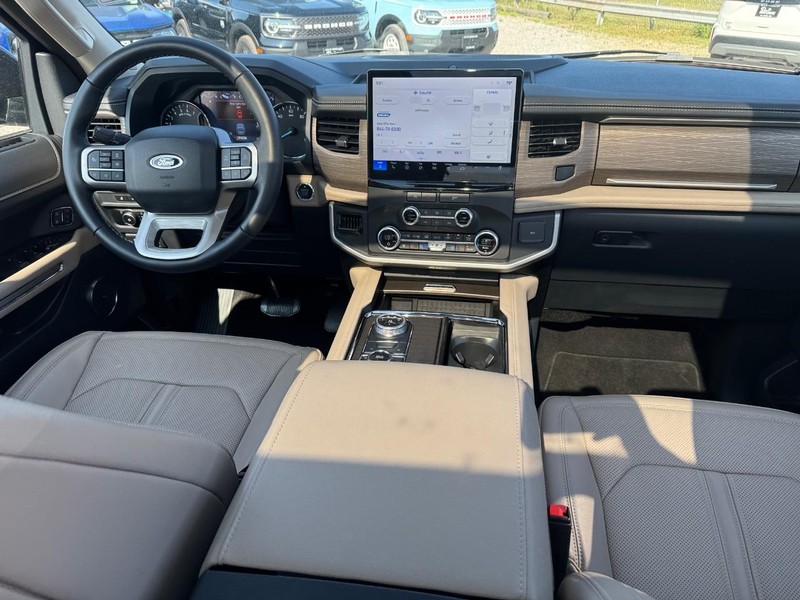 Ford Expedition Vehicle Full-screen Gallery Image 18