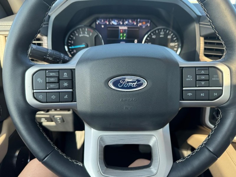 Ford Expedition Vehicle Full-screen Gallery Image 23