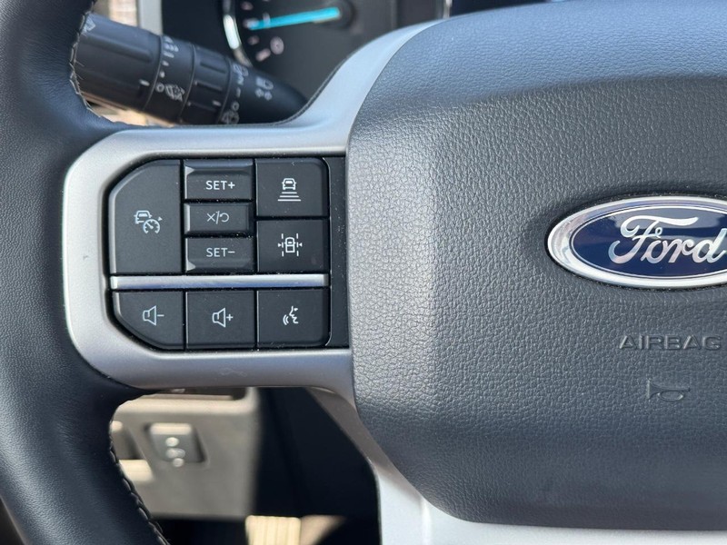 Ford Expedition Vehicle Full-screen Gallery Image 24