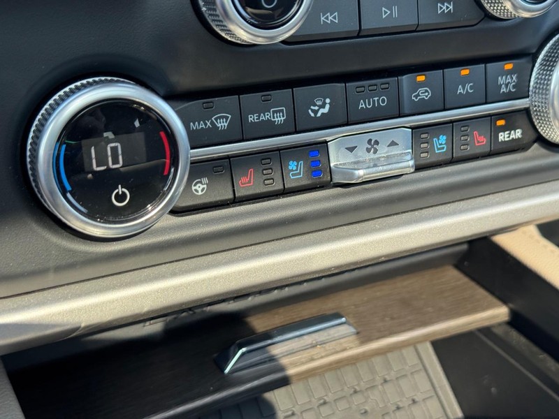 Ford Expedition Vehicle Full-screen Gallery Image 27