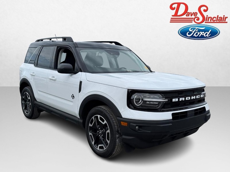 Ford Bronco Sport Vehicle Full-screen Gallery Image 04